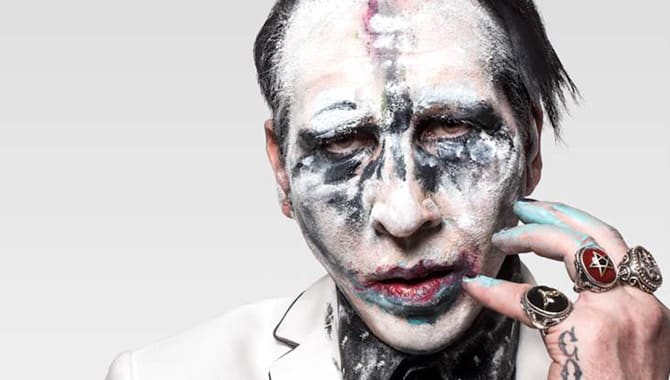 MARILYN MANSON injured during live performance
