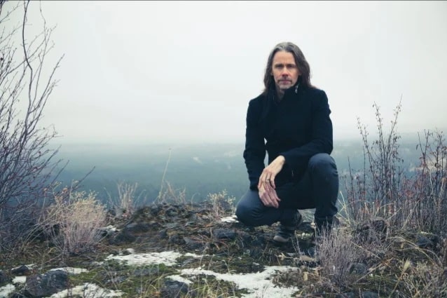 myles kennedy solo album 2021, Video: MYLES KENNEDY Performs His New Solo Single, ‘In Stride’ Live For The First Time