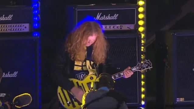 VIDEO: MEGADETH’s DAVE MUSTAINE Shreds The ‘Gibson Guitar Riff’ At Nashville SC Vs. FC Cincinnati Game