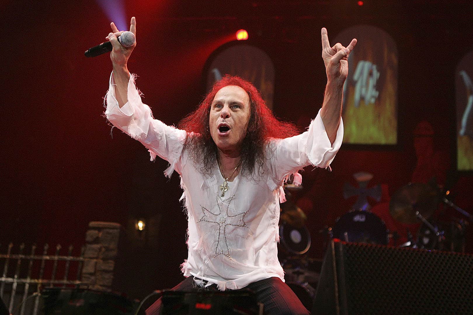 ronnie james dio autobiography, Further Details Revealed For RONNIE JAMES DIO’s ‘Rainbow In The Dark’ Autobiography