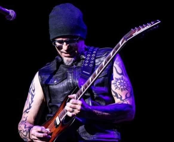 QUEENSRŸCHE Confirm Guitarist MIKE STONE Will Continue With Them For Immediate Future