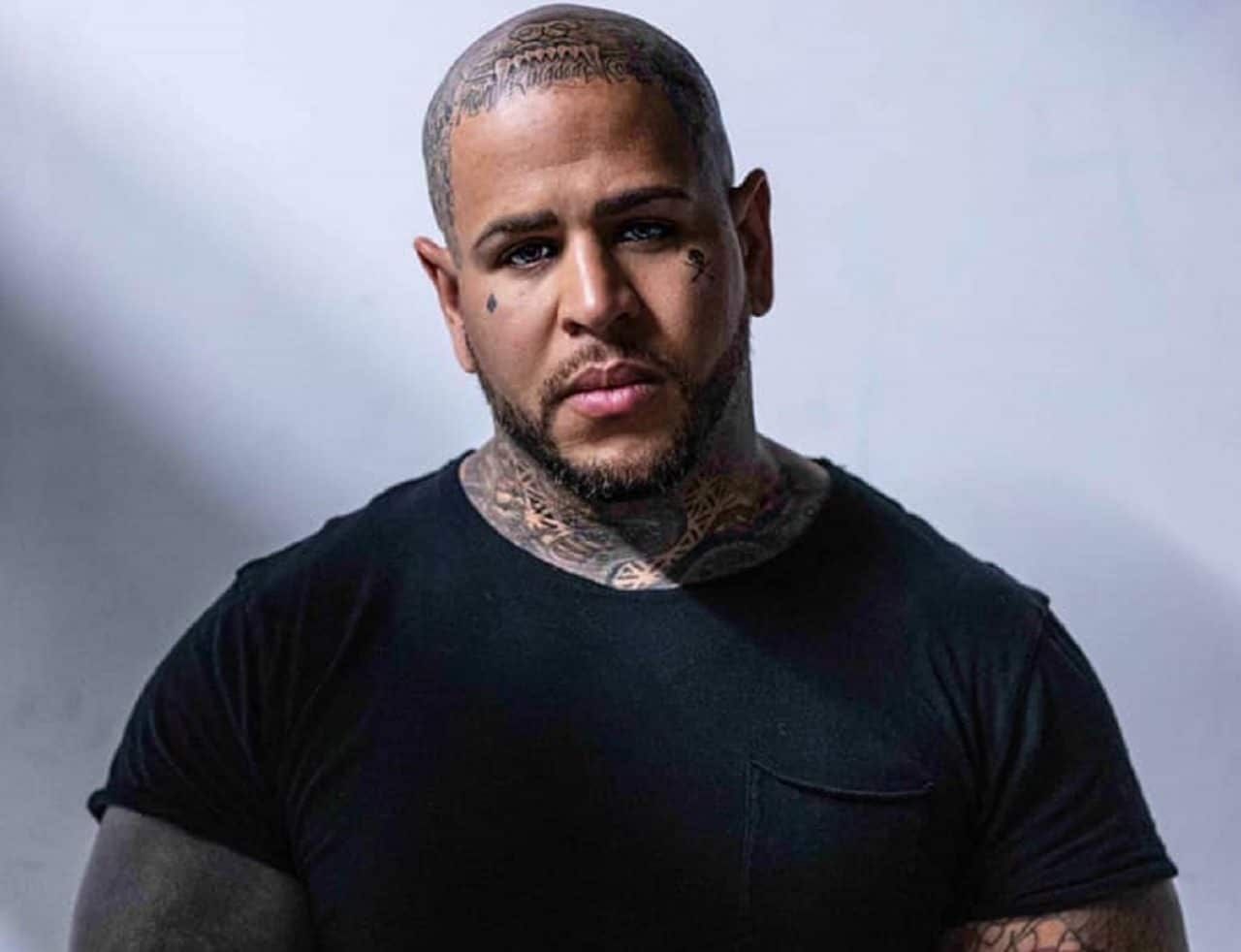 Ex-BAD WOLVES Frontman TOMMY VEXT Now Touring As ‘TOMMY VEXT AND THE B@D W8LV3S’