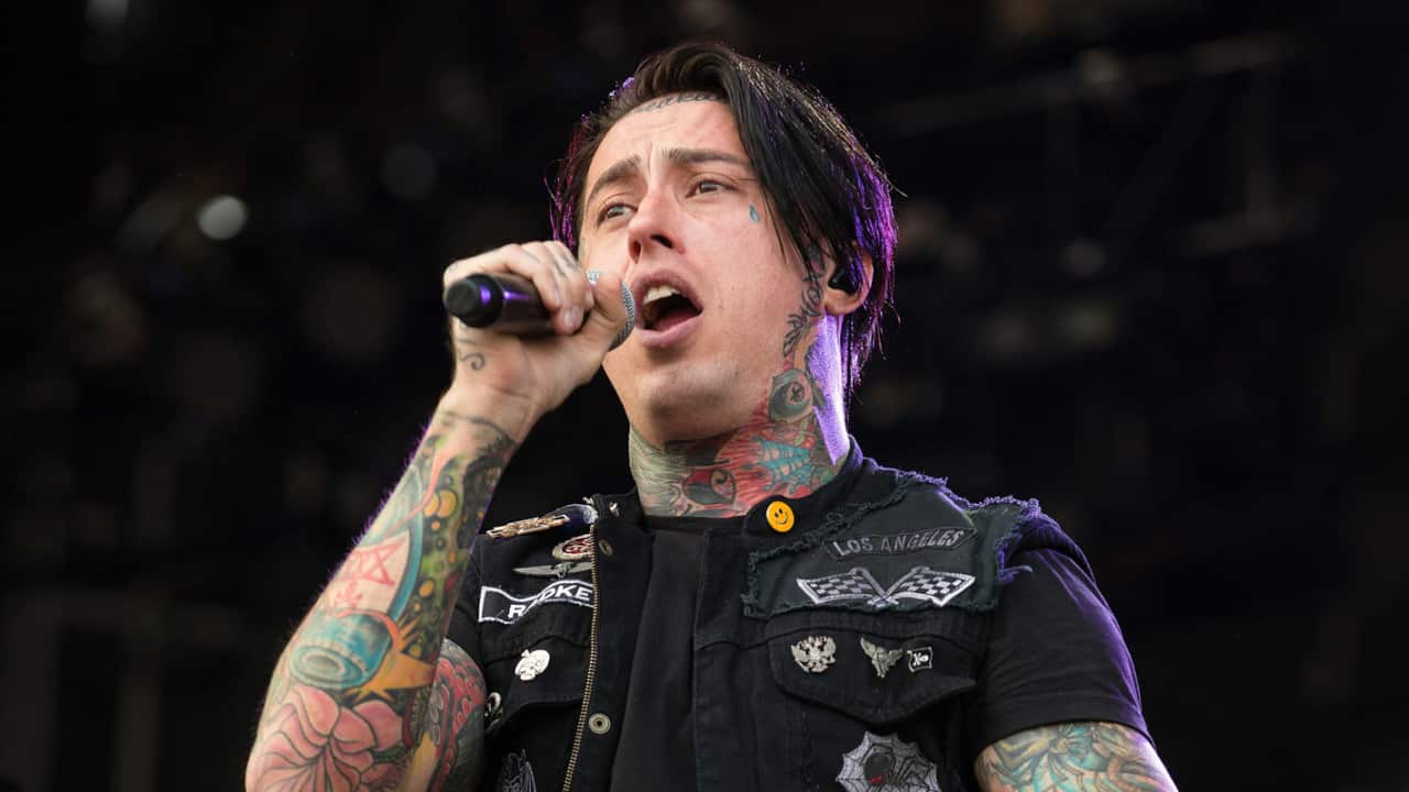 VIDEO: FALLING IN REVERSE Singer RONNIE RADKE Loses It On Audience Member With A “F*ck Ronnie Radke” Shirt
