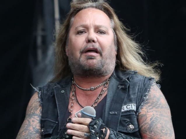 MÖTLEY CRÜE Singer VINCE NEIL ‘Back Home And Resting After Breaking A Few Ribs’
