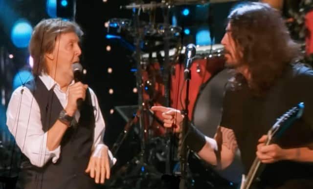 Watch PAUL MCCARTNEY Induct FOO FIGHTERS Into THE ROCK AND ROLL HALL OF FAME