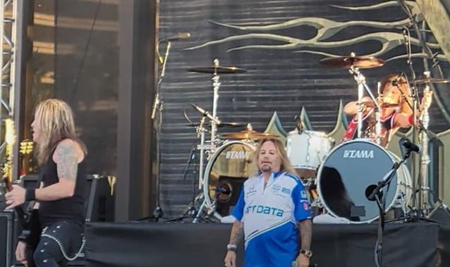 Video: VINCE NEIL Performs MÖTLEY CRÜE Classics At ‘Acura Grand Prix Of Long Beach’