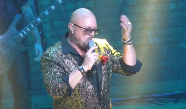 Video: GEOFF TATE Performs QUEENSRŸCHE’s ‘Empire’ And ‘Rage For Order’ Albums In Illinois