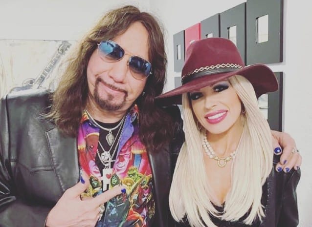 Watch ACE FREHLEY And ORIANTHI Perform At ALICE COOPER’s Annual ‘Christmas Pudding’ Concert