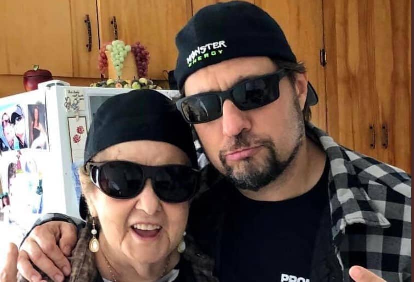 Former SLAYER Drummer DAVE LOMBARDO Mourns The Passing Of His Mother
