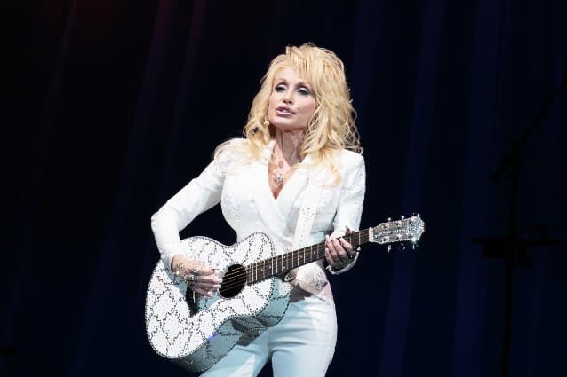 DOLLY PARTON Removes Herself From ROCK AND ROLL HALL OF FAME Consideration