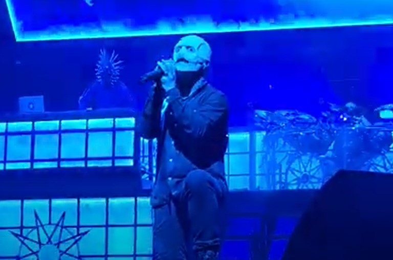 slipknot stop concert for fan, Video: SLIPKNOT Once Again Stop Performance To Assist In Getting Aid To Struggling Fan