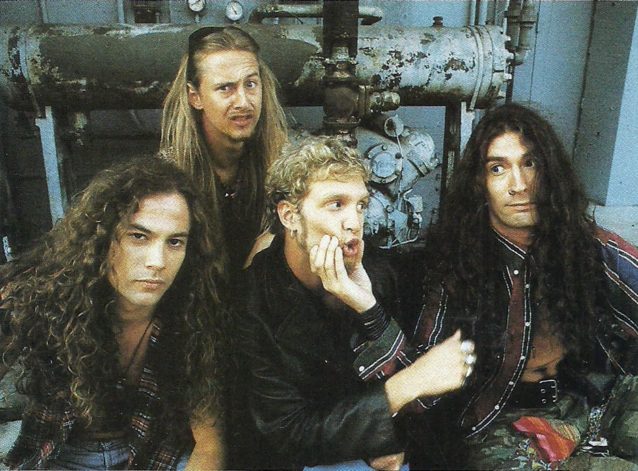 alice-in-chains-1992