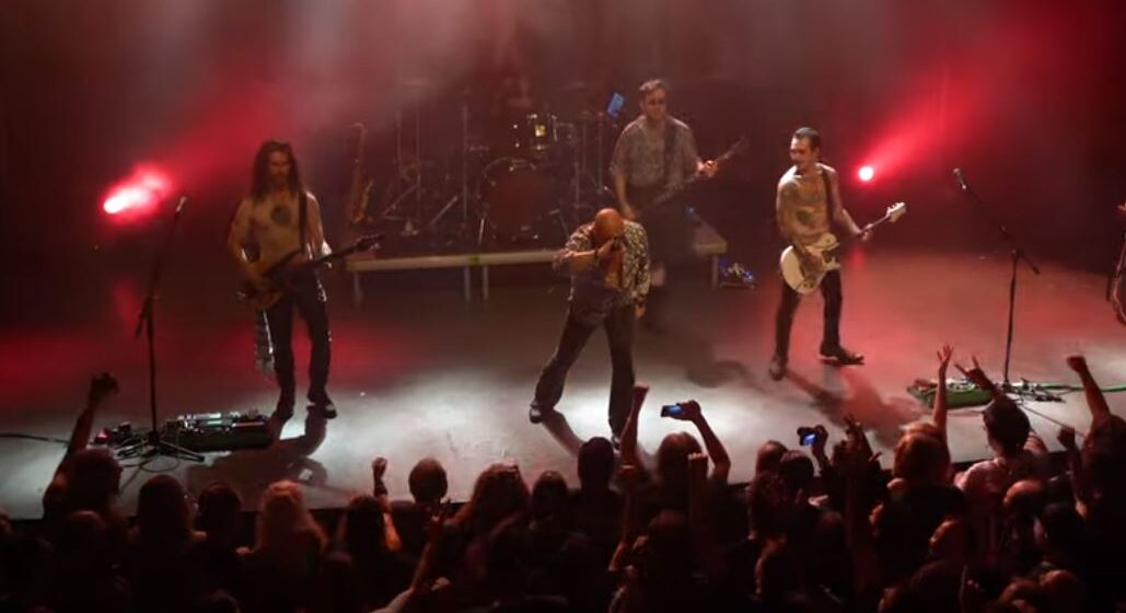queensryche,geoff tate,geoff tate queensrychge,geoff tate queen of the reich,geoff tate comedian,geoff tate live, Video: GEOFF TATE Sings QUEENSRŸCHE’s ‘Queen Of The Reich’ In Athens, Greece