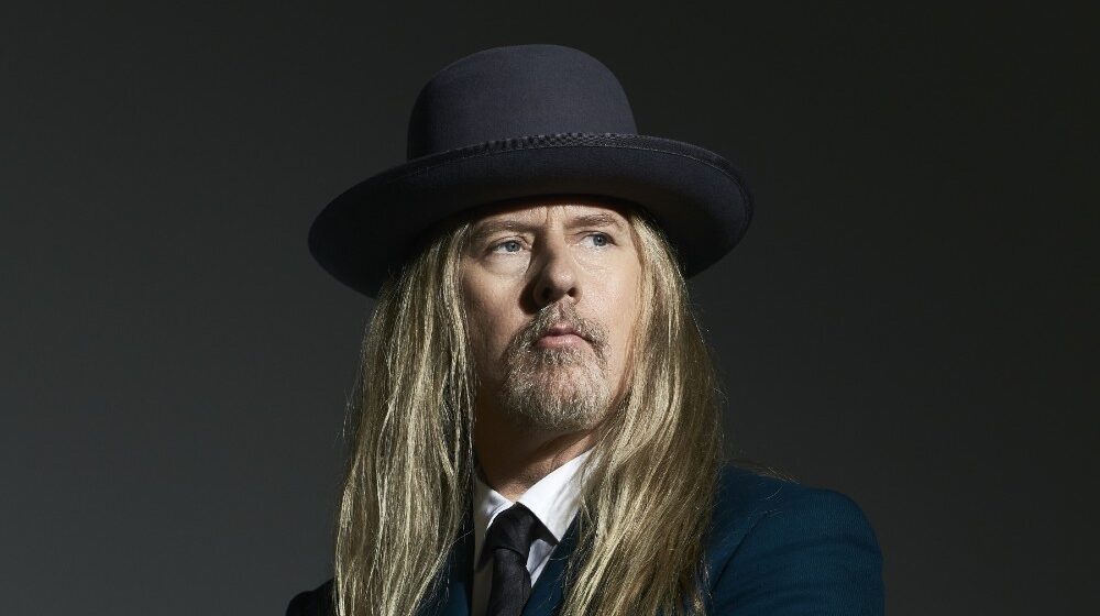 jerry cantrell,jerry cantrell solo,jerry cantrell alice in chains,jerry cantrell guitar,alice in chains guitarist, JERRY CANTRELL Shares The Weird As Hell Music Video For The Song ‘Prism Of Doubt’