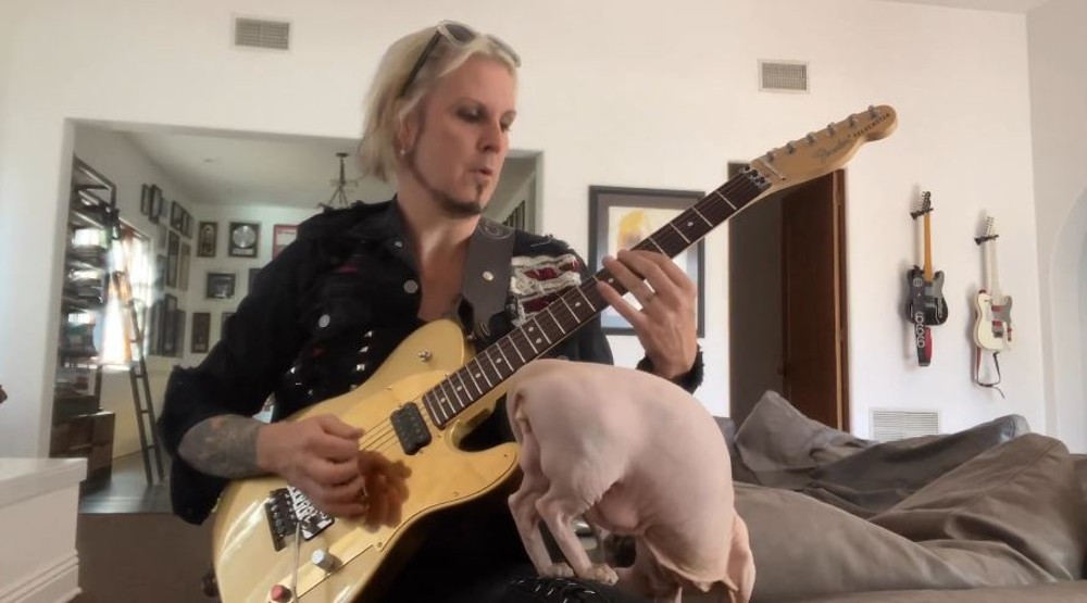 john 5,motley crue,motley crue members,john 5 motley crue,john 5 mötley crüe,motley crue guitarist,john 5 wild side, JOHN 5 Posts New Clip Of Himself Playing MÖTLEY CRÜE’s ‘Wild Side’
