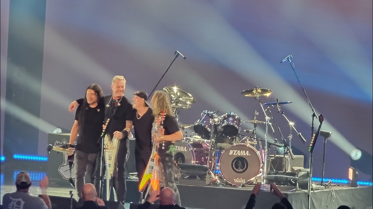 Video Thumbnail: Metallica Lux Æterna first time live AWMH concert Los Angeles