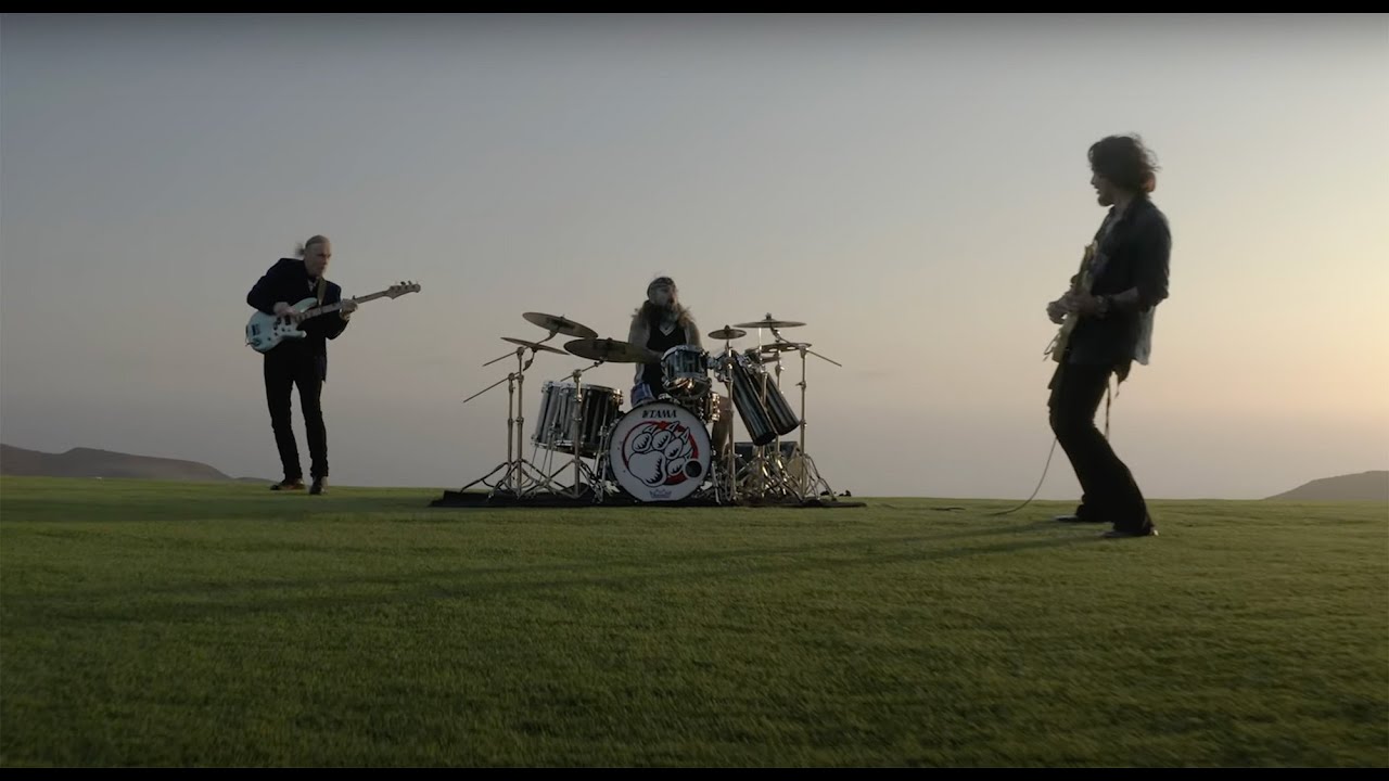 Video Thumbnail: The Winery Dogs – Xanadu (Official Music Video)