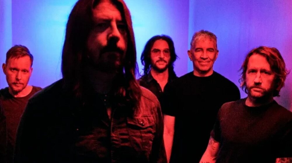 foo fighters,foo fighters taylor hawkins,foo fighters 2023,did foo fighters break up,foo fighters new drummer,foo fighters drummer, FOO FIGHTERS To Continue As ‘A Different Band’ Following The Passing Of Drummer TAYLOR HAWKINS