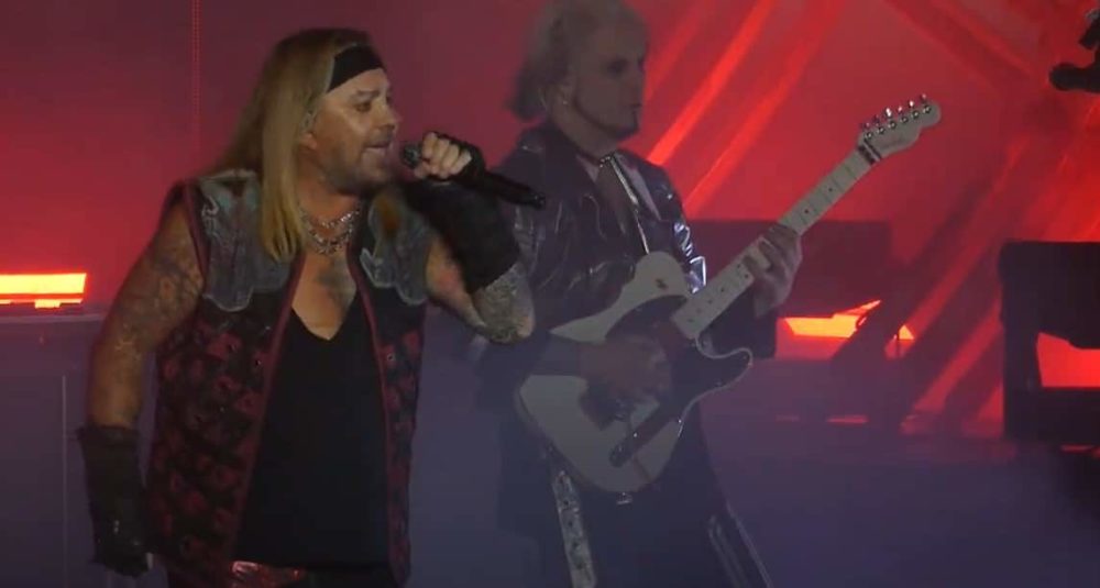 MÖTLEY CRÜE took the stage for the first time with new guitarist John 5