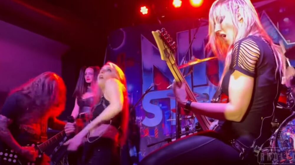 nita strauss,nita strauss cowboys from hell,nita strauss cowboys,nita strauss tour,nita strauss tour dates,nita strauss the call of the void,nita strauss band,nita strauss engaged,nita strauss guitar,nita strauss digital bullets,nita strauss tour 2023,nita strauss new album,nita strauss setlist,nita strauss pantera,pantera,phil demmel,phil demmel guitar,phil demmel band,phil demmel lamb of god,phil demmel machine head, PHIL DEMMEL Joins NITA STRAUSS Onstage For Cover Of PANTERA&#8217;s &#8216;Cowboys From Hell&#8217;