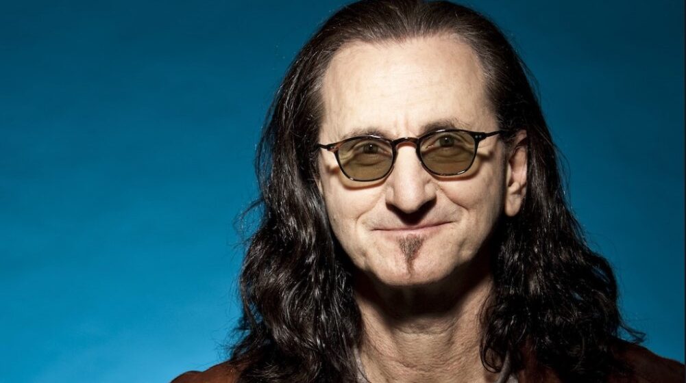 geddy lee,geddy lee solo,rush,rush band,rush bassist,geddy lee book,geddy lee my effin life,geddy lee songs,geddy lee the lost demos,geddy lee band,geddy lee book tour,geddy lee gone,geddy lee i am you are,geddy lee my favorite headache,geddy lee solo album my favorite headache,geddy lee my favorite headache musicians, RUSH’s GEDDY LEE Releases 2 Previously Unheard Solo Tracks